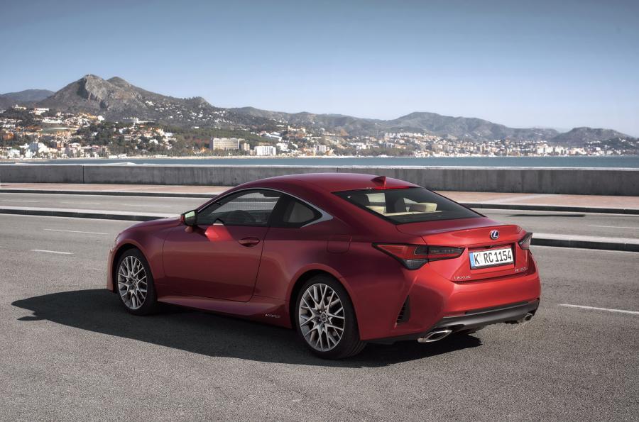  Lexus RC300h 2018 года  (WW) (фото 59 из 139)